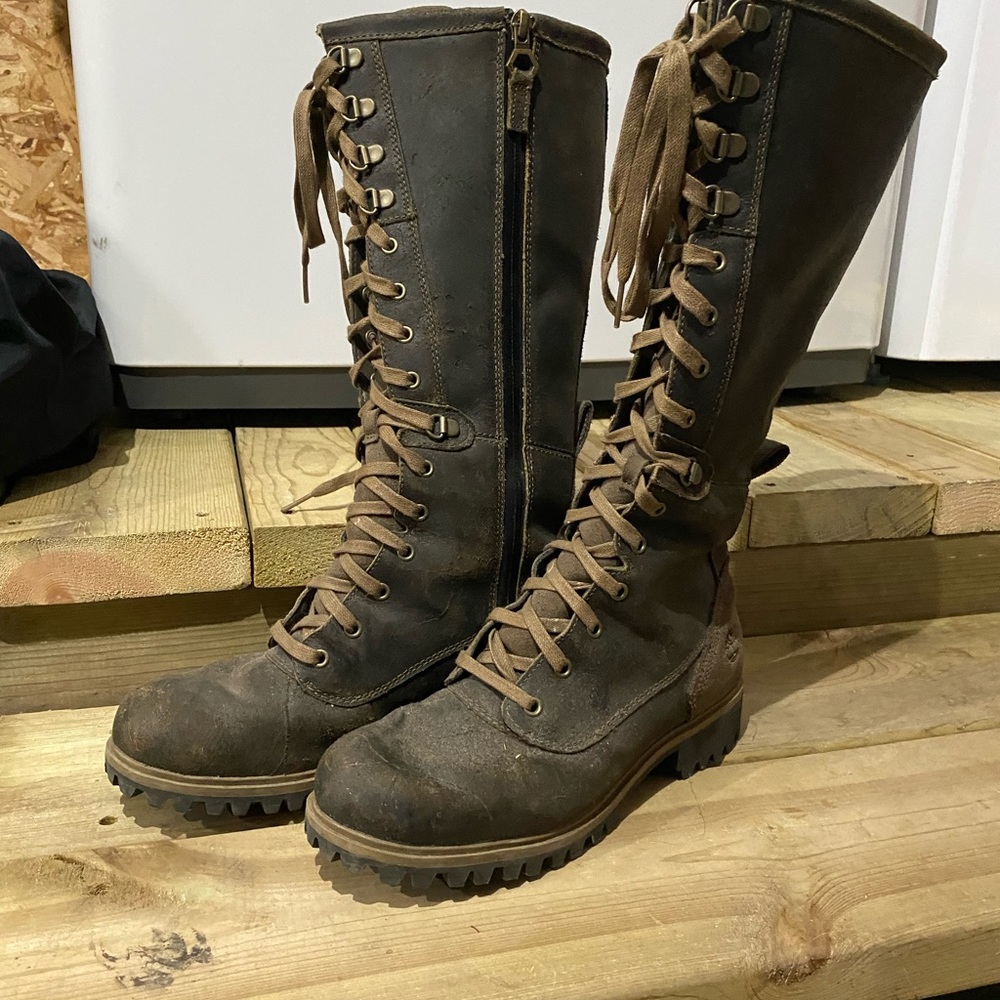 7.5 timberland women’s lace up boots.